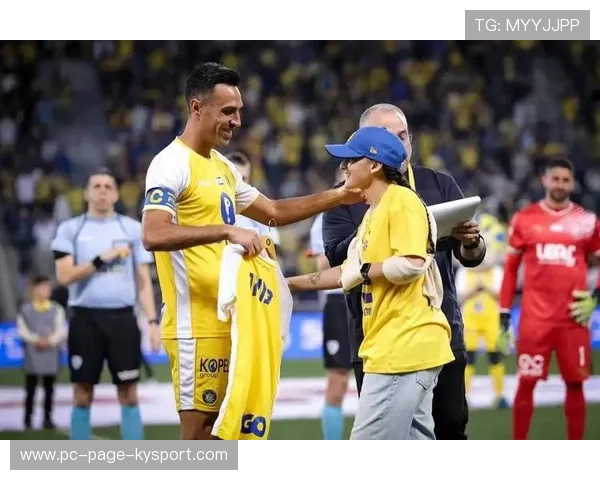 夏窗头条：奇迹重磅回归，球迷沸腾！